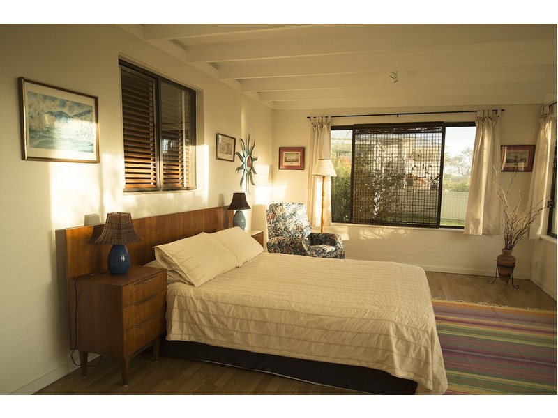 10 Booth Avenue, Narrawallee NSW 2539