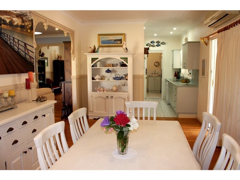 4 Blake Place, Narrawallee NSW 2539