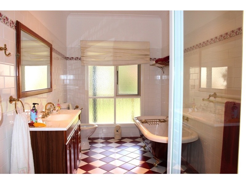 4 Blake Place, Narrawallee NSW 2539