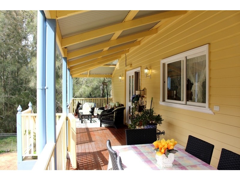 4 Blake Place, Narrawallee NSW 2539