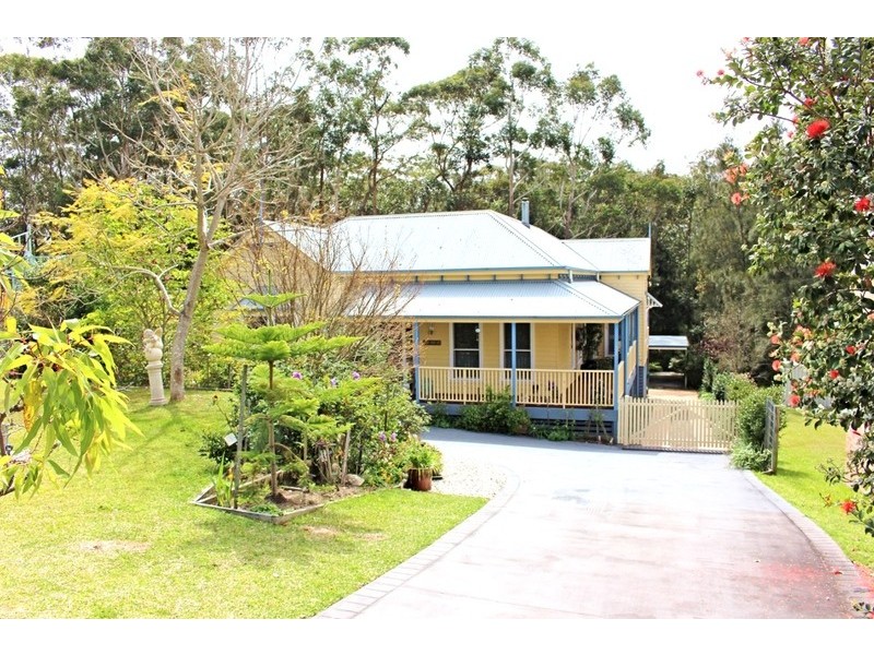 4 Blake Place, Narrawallee NSW 2539