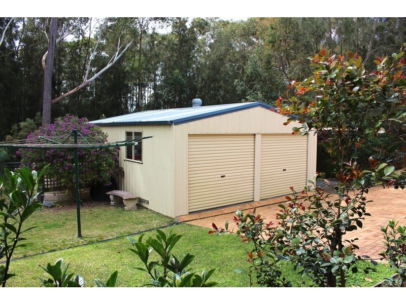 4 Blake Place, Narrawallee NSW 2539