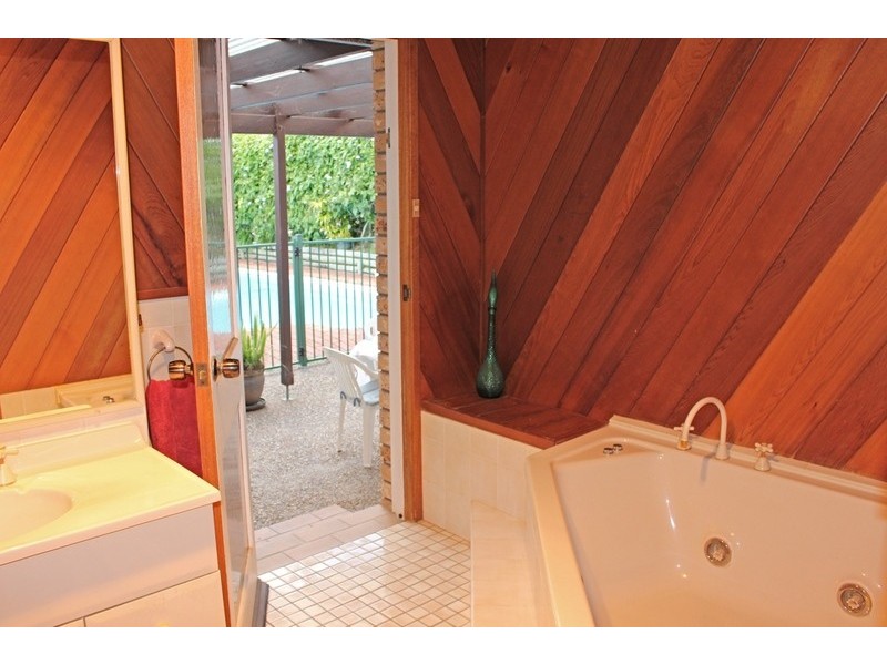 1 Robin Place, Mollymook NSW 2539