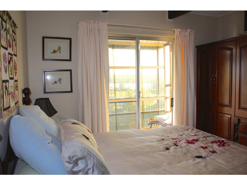 124 Canberra Crescent, Burrill Lake NSW 2539
