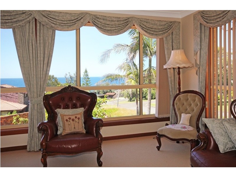 207 Mitchell Parade, Mollymook Beach NSW 2539