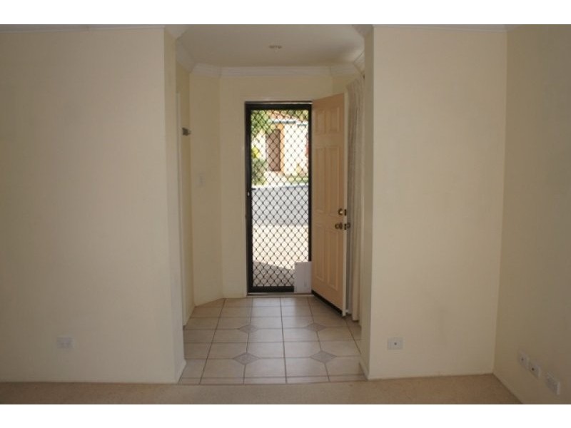 7/222 Central Street, Labrador QLD 4215