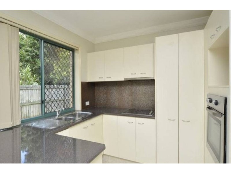 4/222 Central Street, Labrador QLD 4215