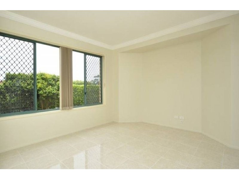 4/222 Central Street, Labrador QLD 4215