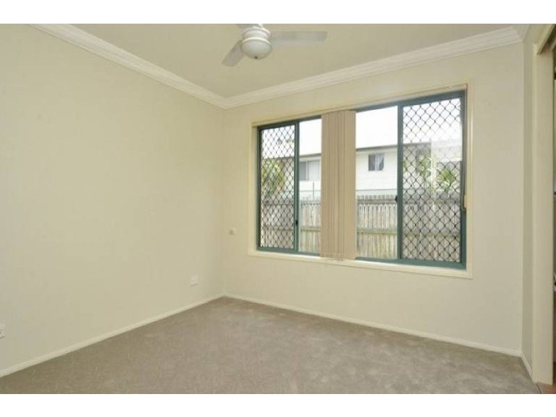 4/222 Central Street, Labrador QLD 4215