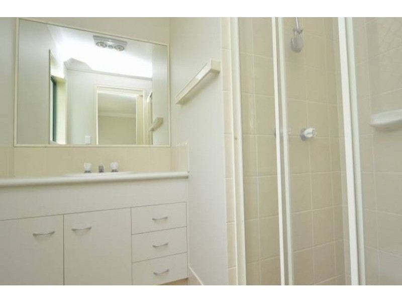 4/222 Central Street, Labrador QLD 4215