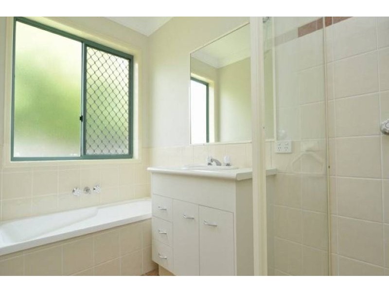 4/222 Central Street, Labrador QLD 4215