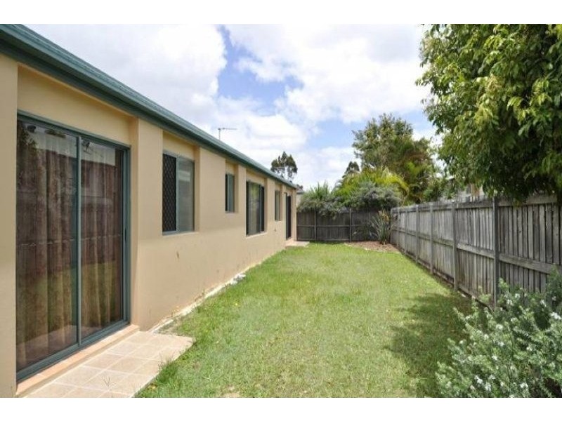 4/222 Central Street, Labrador QLD 4215