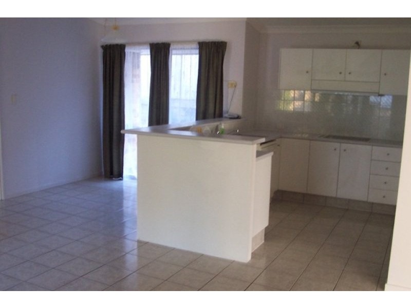 6 Menzies Court, Arundel QLD 4214