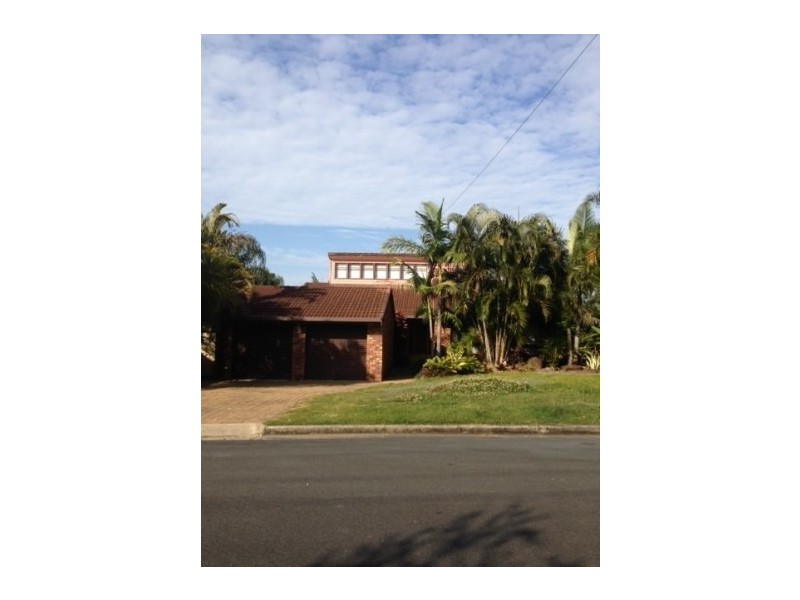 8 Wistaria Avenue, Southport QLD 4215