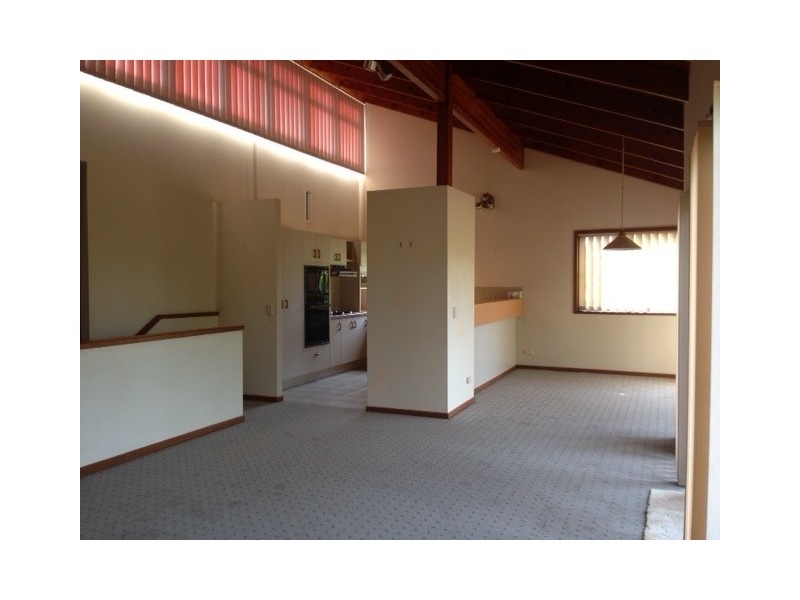 8 Wistaria Avenue, Southport QLD 4215