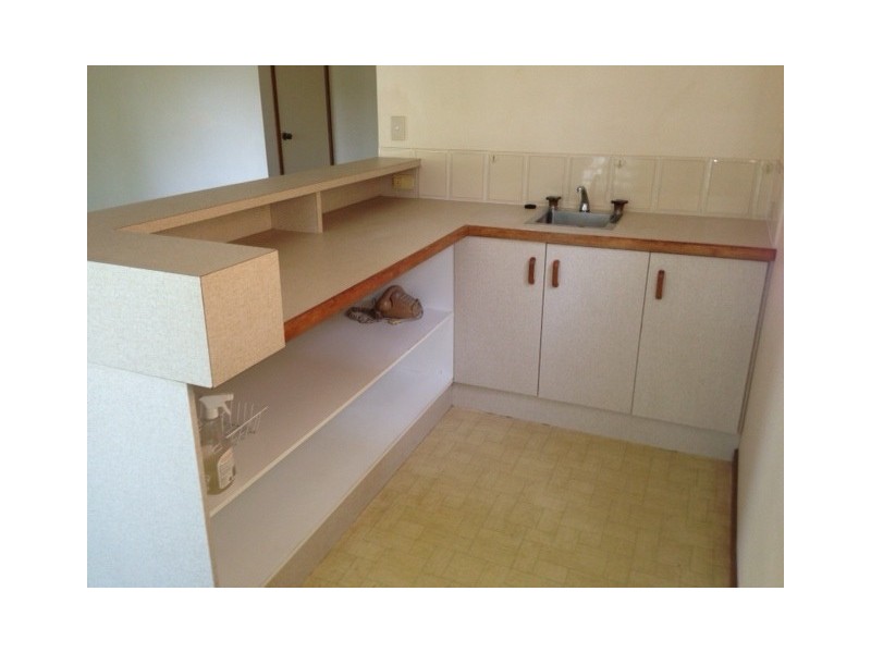 8 Wistaria Avenue, Southport QLD 4215