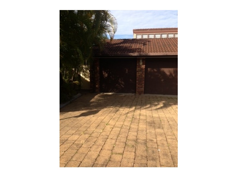 8 Wistaria Avenue, Southport QLD 4215