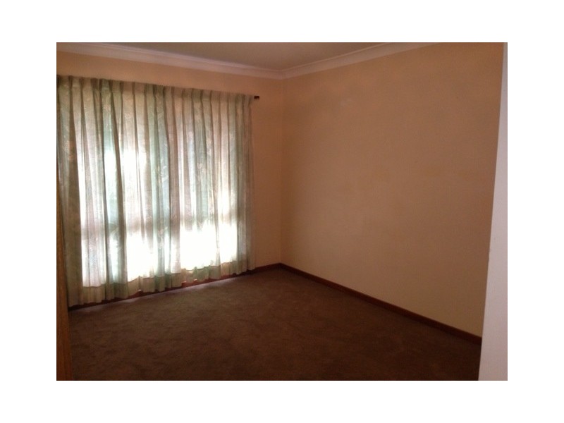 8 Wistaria Avenue, Southport QLD 4215