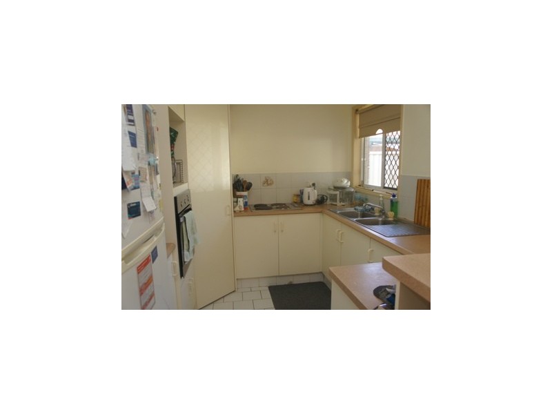 2/12 Freeman Street, Labrador QLD 4215