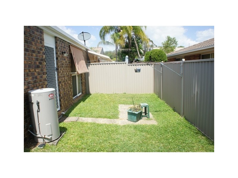 2/12 Freeman Street, Labrador QLD 4215