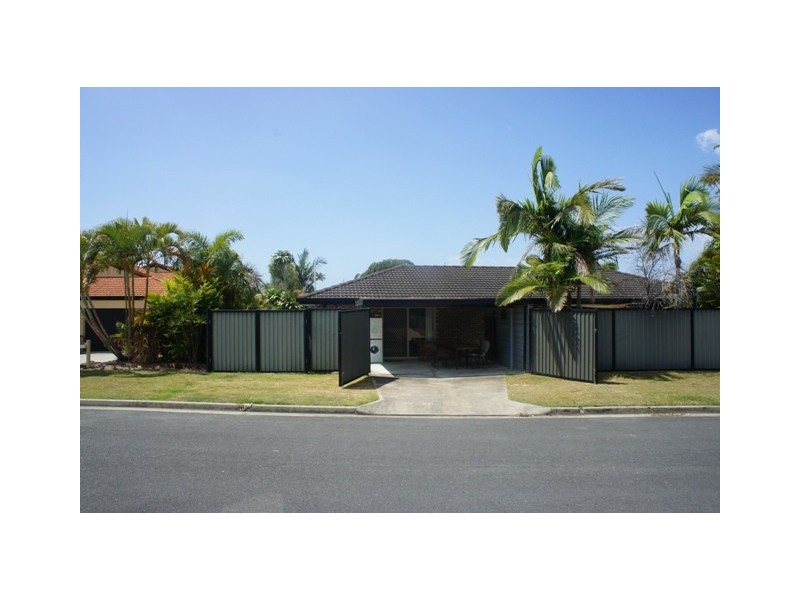 Unit 1/217 Central Street, Labrador QLD 4215
