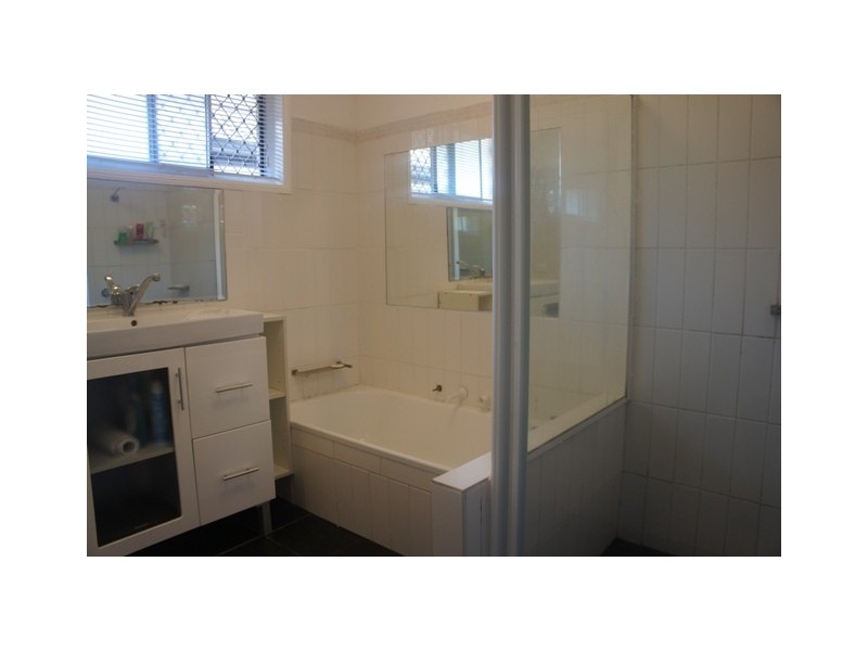 Unit 1/217 Central Street, Labrador QLD 4215