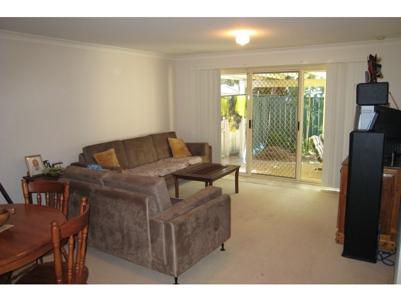 2/427 Oxley Drive, Runaway Bay QLD 4216