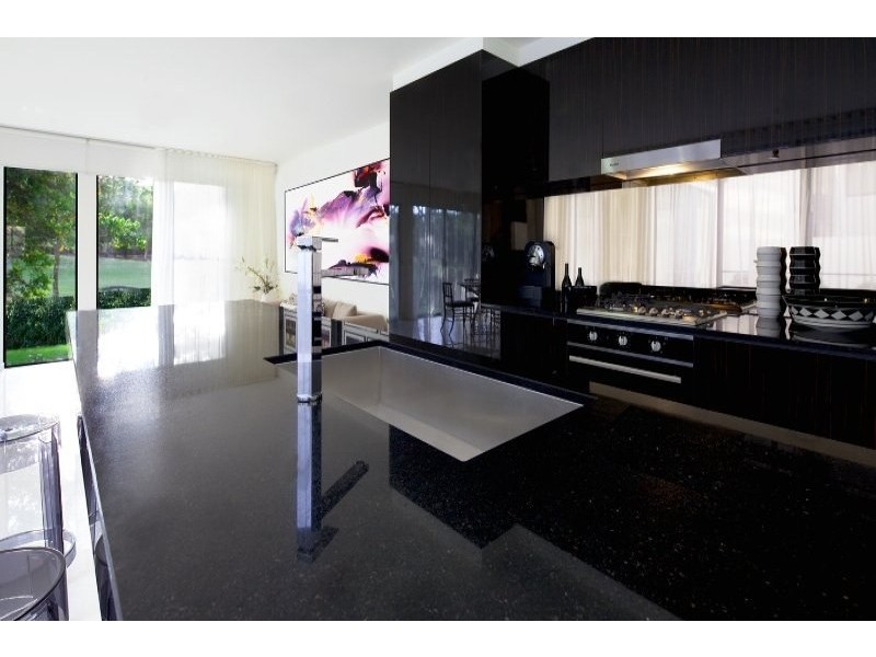 20 Peninsula Drive, Robina QLD 4226