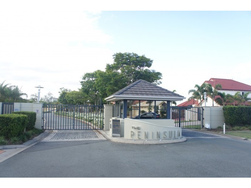 12 Waterside Esplanade, Helensvale QLD 4212