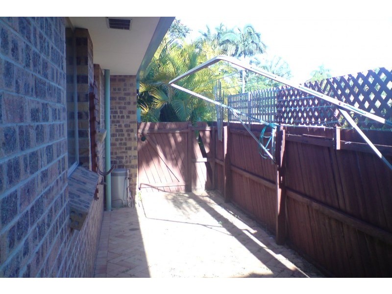 1/8 Nina Parade, Arundel QLD 4214