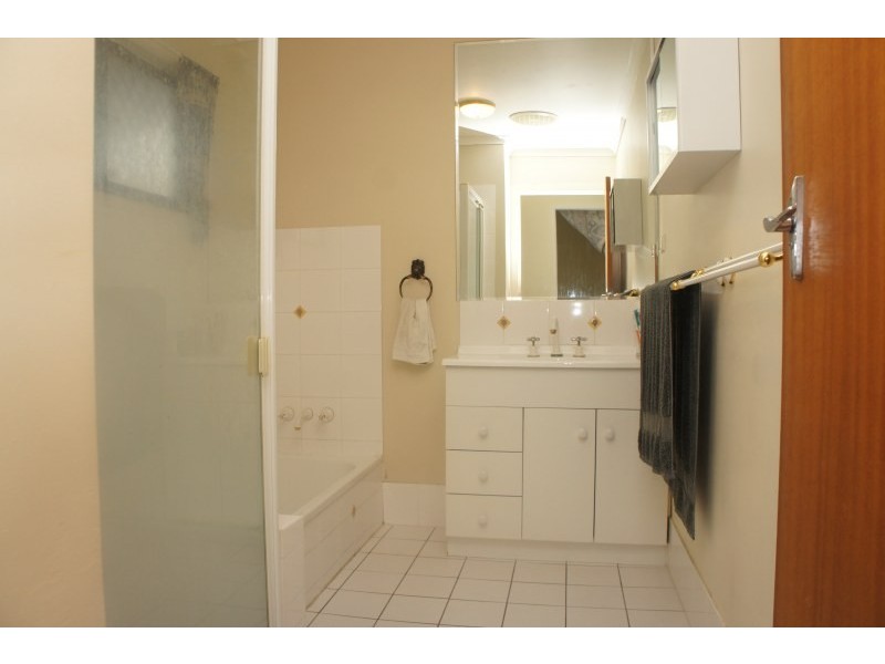 55 Jacaranda Avenue, Hollywell QLD 4216