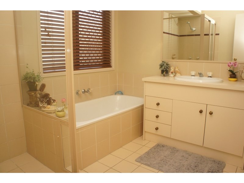 2 Wardley Drive, Parkwood QLD 4214