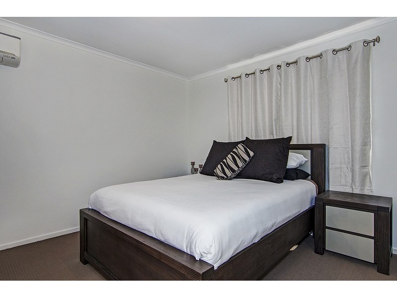 17 Colisa Crescent, Regents Park QLD 4118