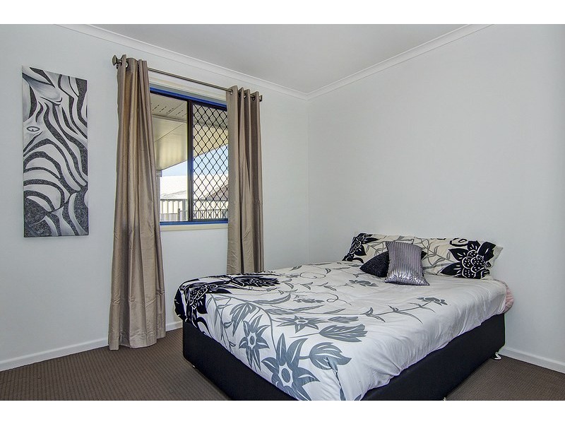 17 Colisa Crescent, Regents Park QLD 4118