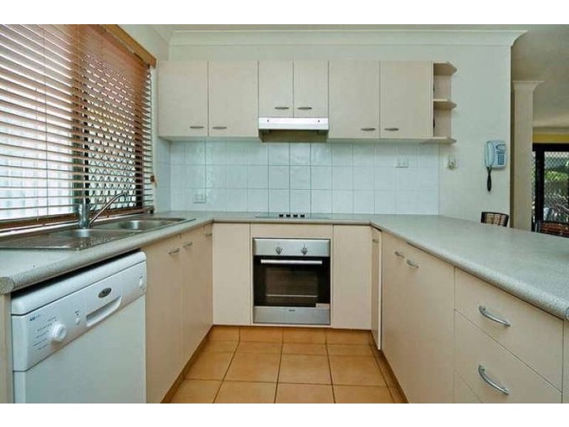 16 Harrow Street, Arundel QLD 4214