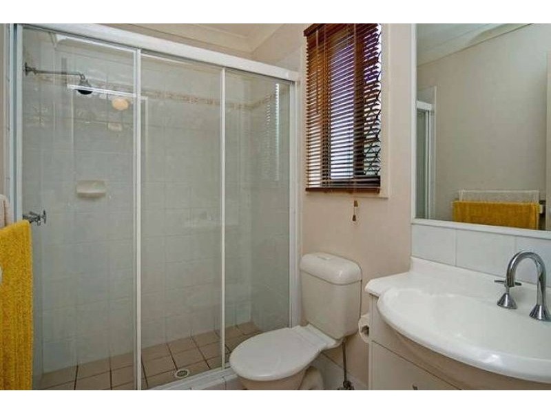 16 Harrow Street, Arundel QLD 4214