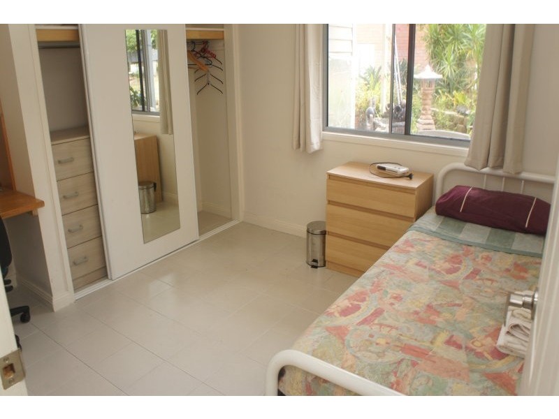 22 Kumbari Street, Southport QLD 4215