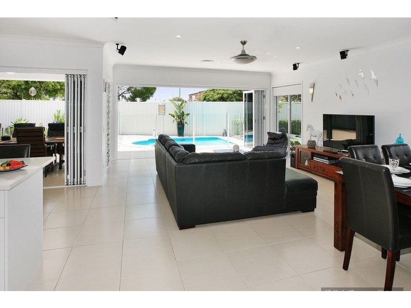 34 Wentworth Parade, Golden Beach QLD 4551
