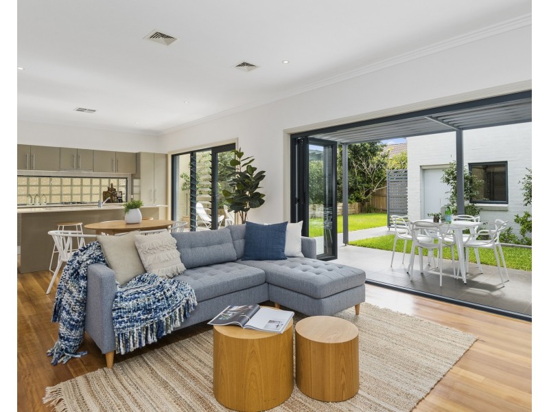 15 Mahogany Boulevard, Warriewood NSW 2102