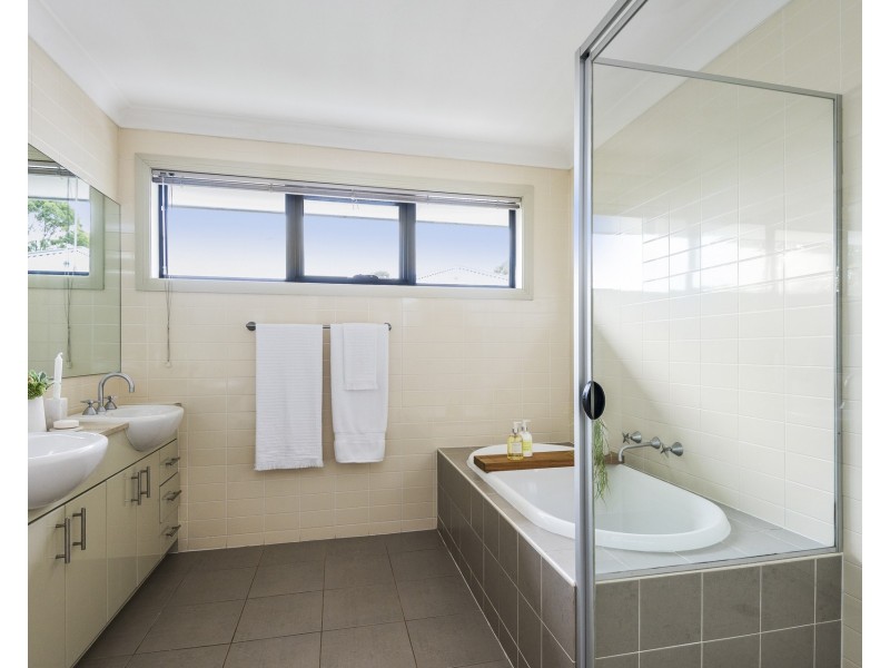 15 Mahogany Boulevard, Warriewood NSW 2102