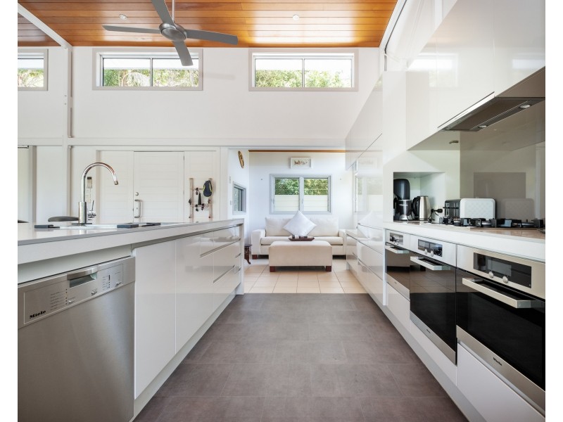 9 Dolphin Crescent, Avalon Beach NSW 2107