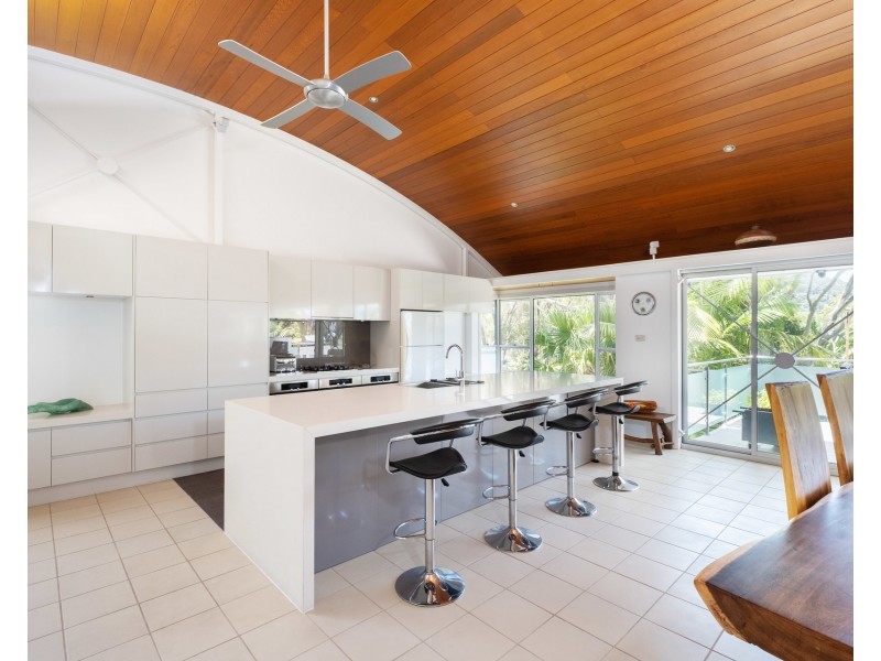 9 Dolphin Crescent, Avalon Beach NSW 2107