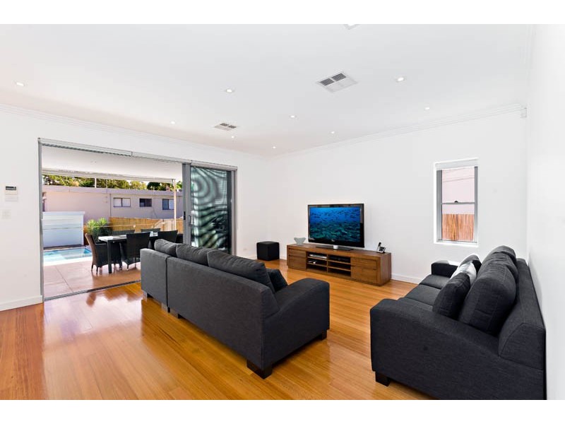 6 Raleigh Street, Blakehurst NSW 2221