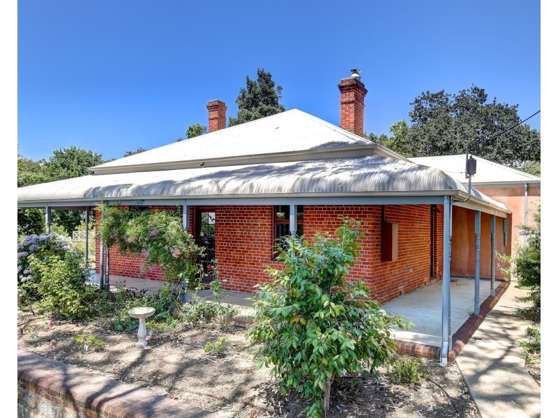 4 Oakbank Road, Stirling SA 5152