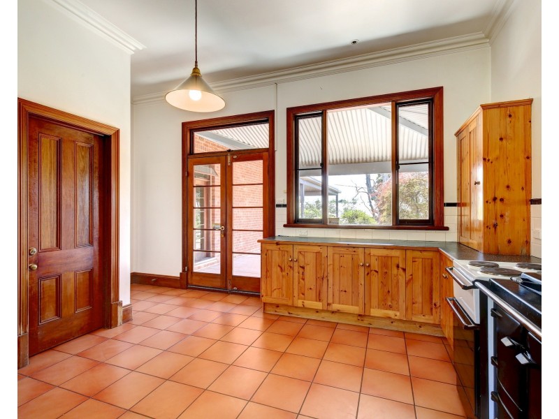 4 Oakbank Road, Stirling SA 5152