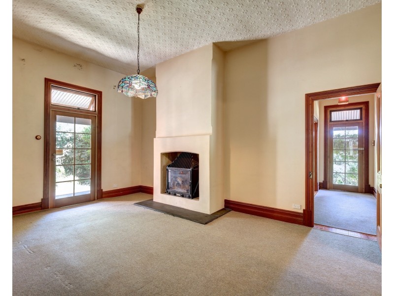 4 Oakbank Road, Stirling SA 5152