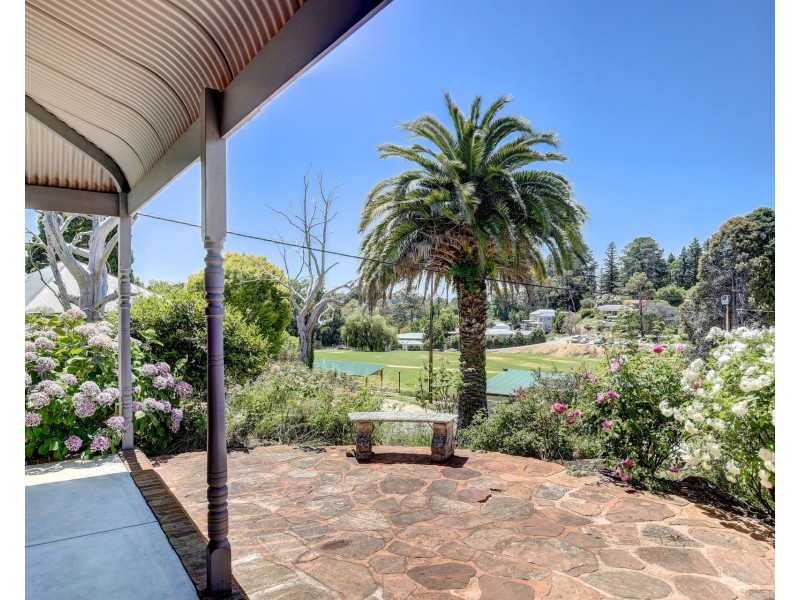 4 Oakbank Road, Stirling SA 5152