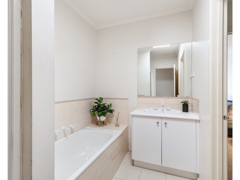 4 Skipper Drive, Altona Meadows VIC 3028