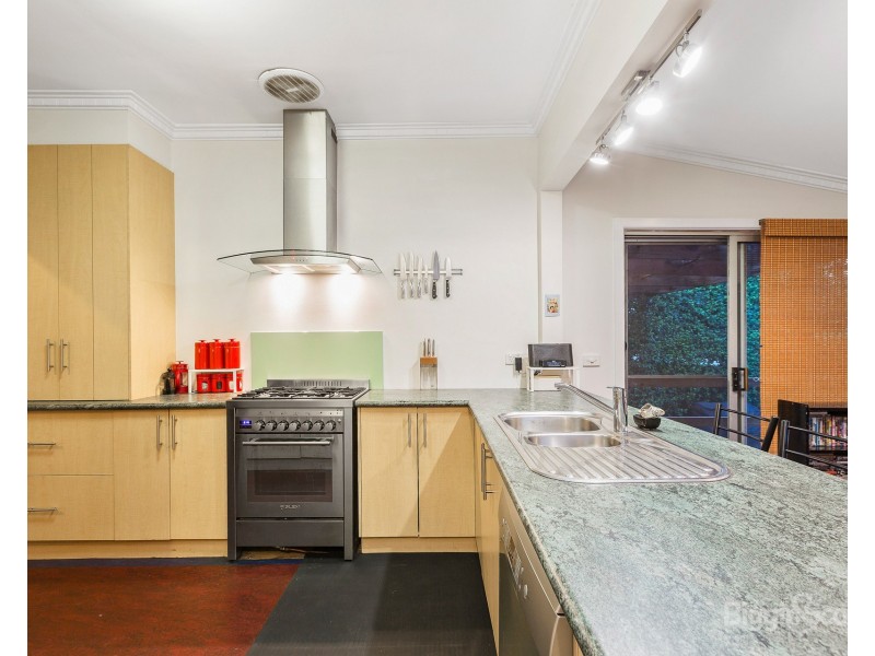 16 Waratah Street, West Footscray VIC 3012