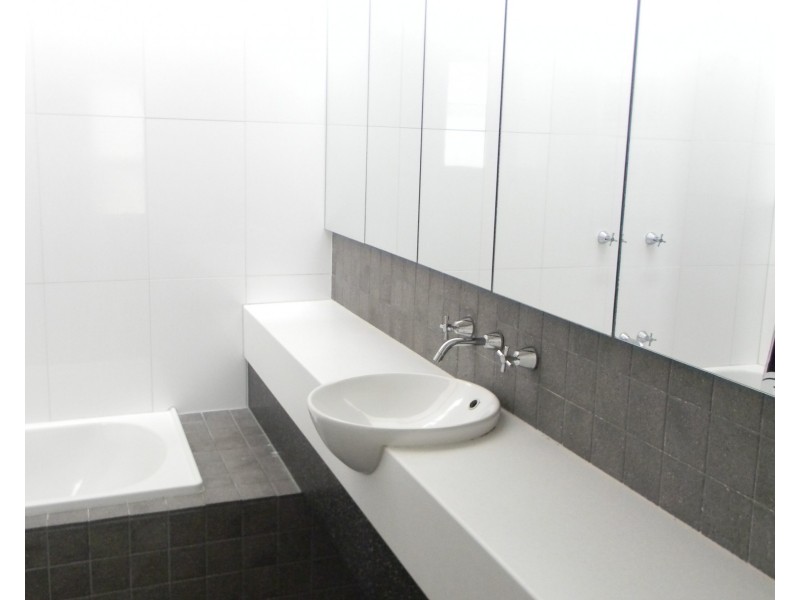 2/42 Simpson Street, Yarraville VIC 3013